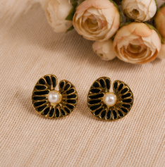 Pearl Noir Luxe Earrings ✨🖤