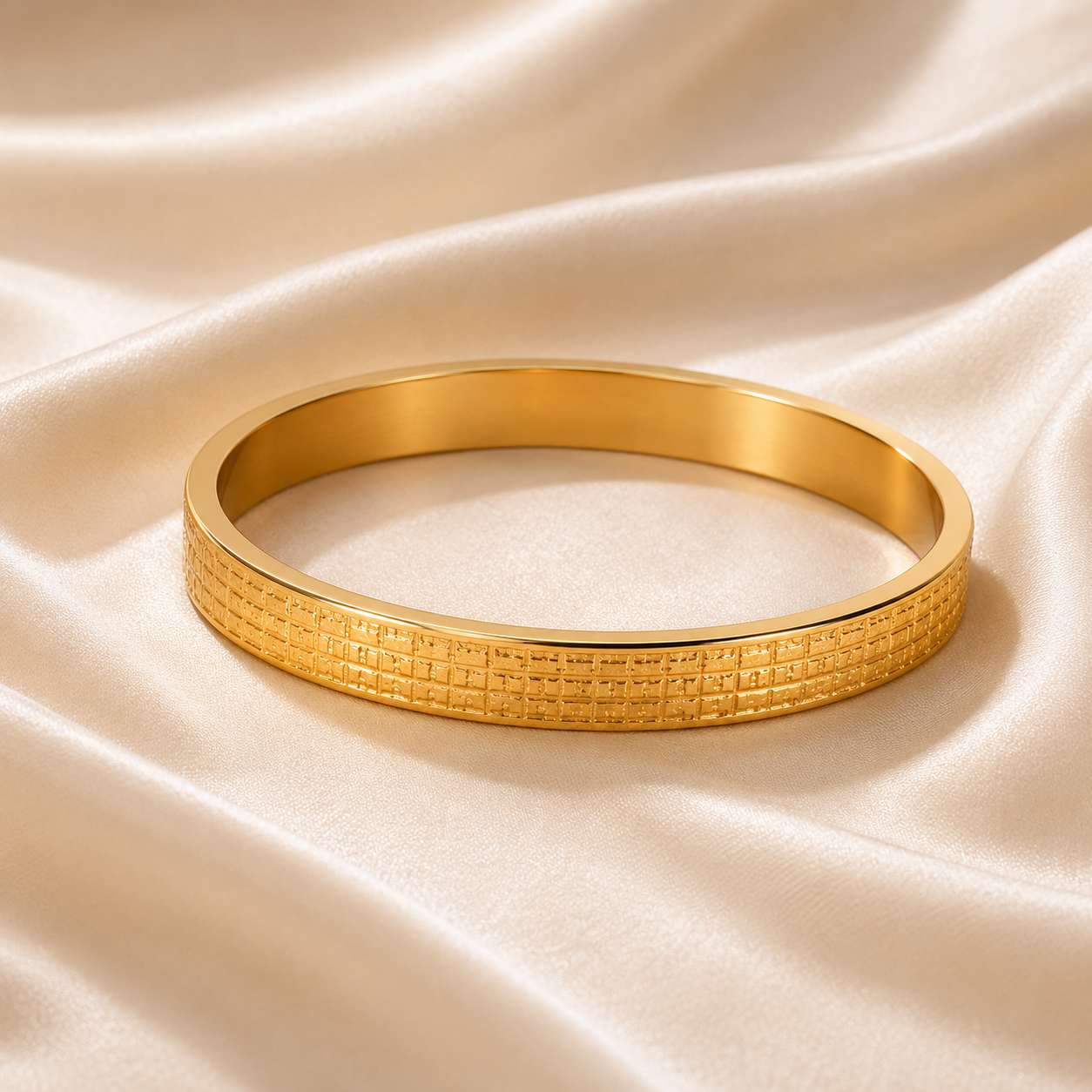 Eterna Luxe Bangle